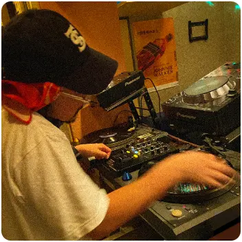 djをしている様子